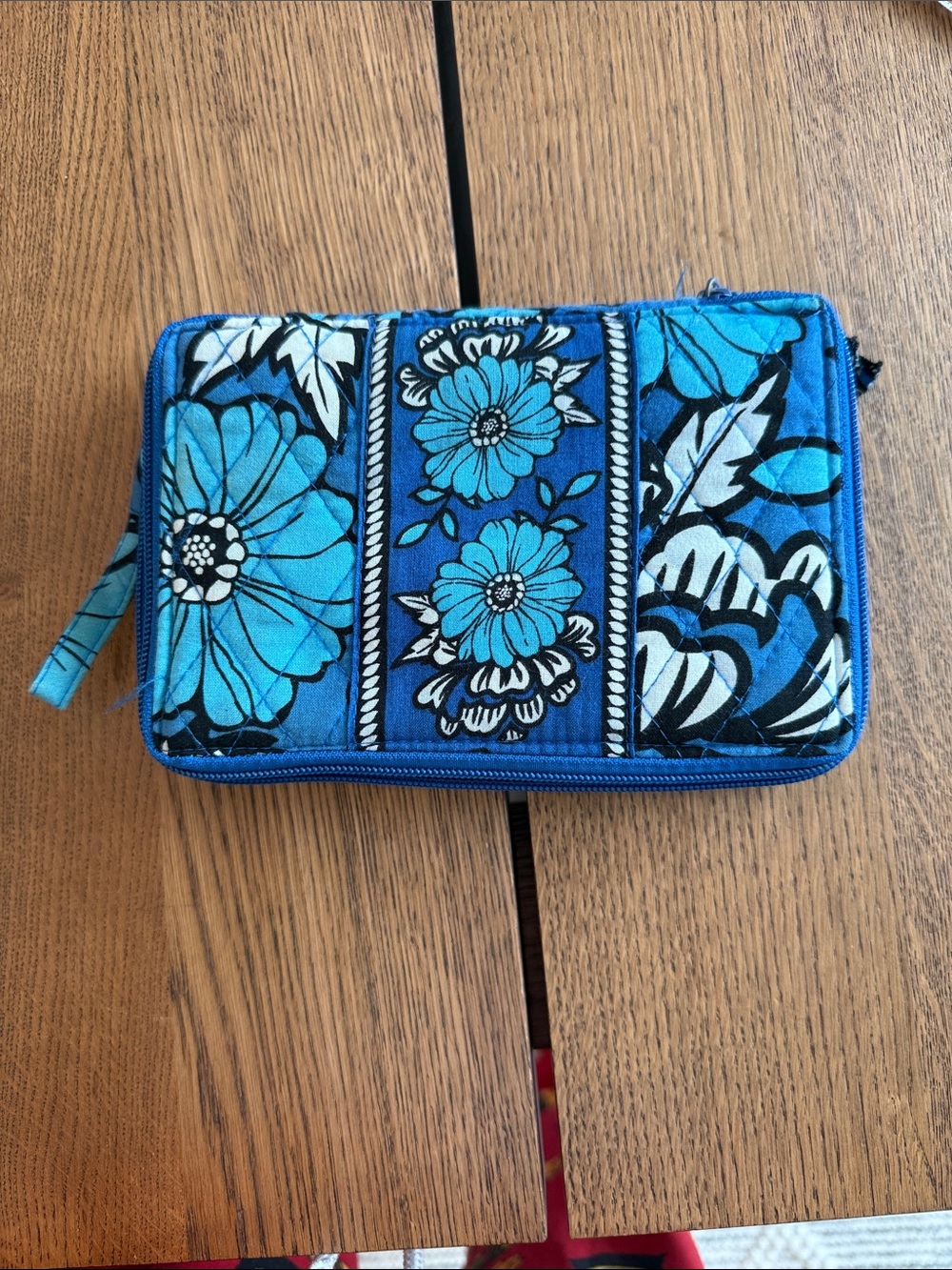 Vera Bradley Blue Floral Quilted Zip-Around 7 Day Pill Case